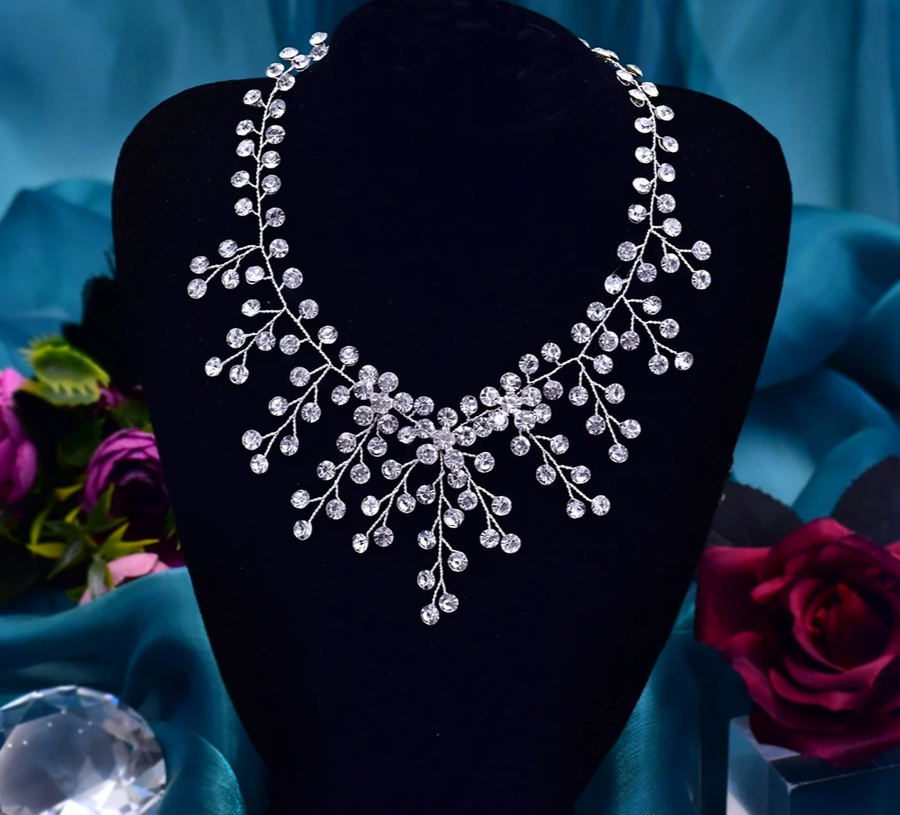 Elegant Crystal Necklace For Women